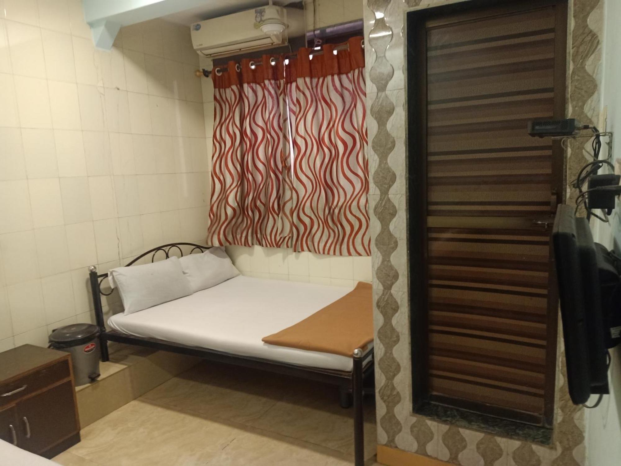 Hotel Central Inn Mumbai Room photo